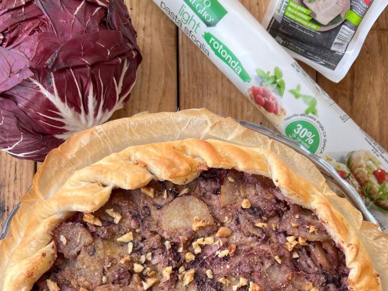 Torta salata con radicchio, patate e tofu