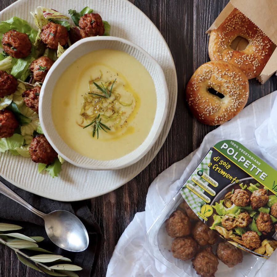 Polpette di soia con crema tiepida di patate e porro