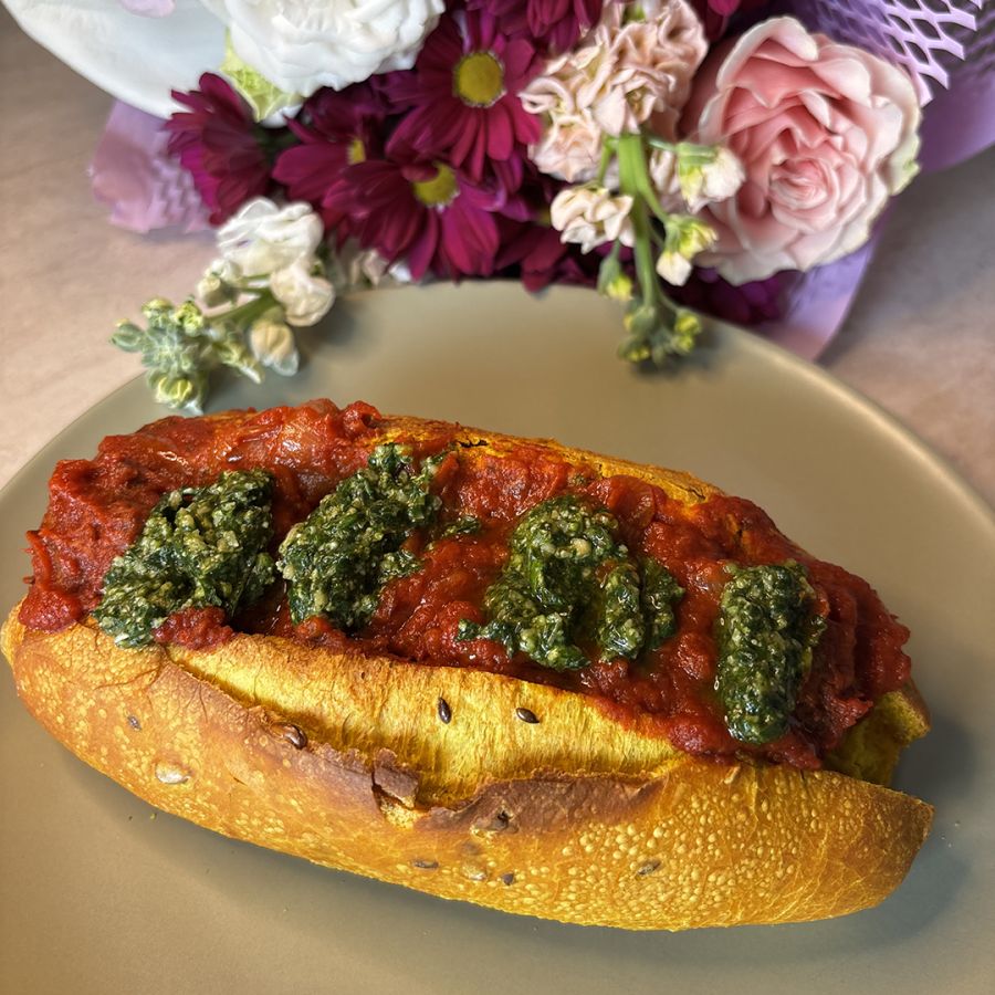Filoncino ripieno di polpette al sugo e pesto
