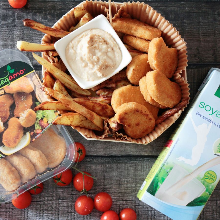 Nuggets di soia con salsa di fagioli e anacardi