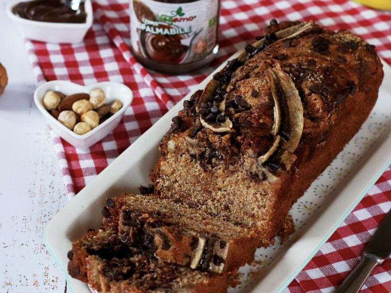 Banana bread vegano, con spalmabile alla nocciola