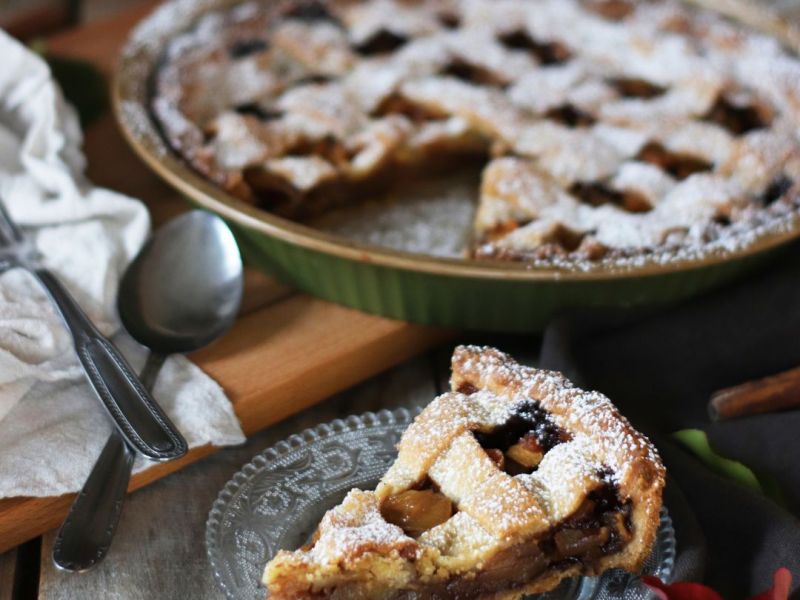 Apple pie vegana con crema al cacao e nocciole