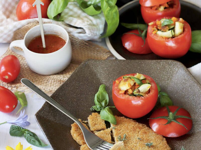 Pomodori ripieni vegani con cotoletta di soia