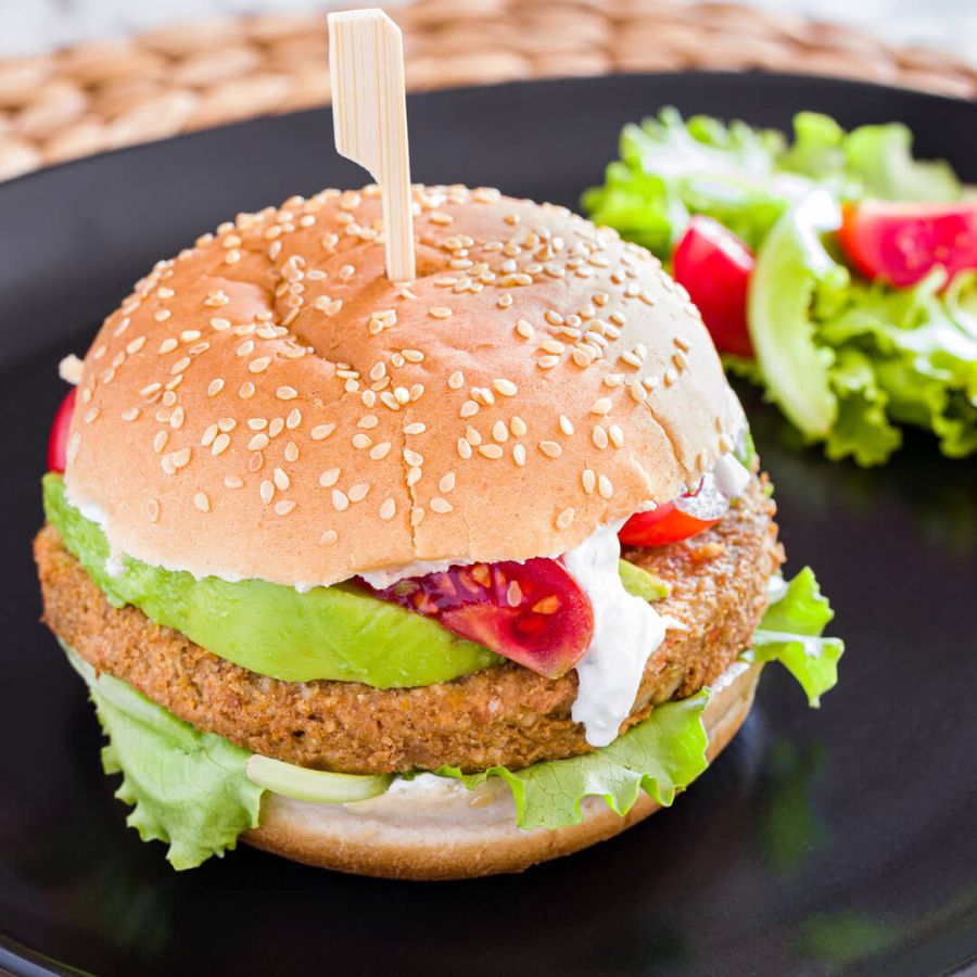 Burger alle verdure con salsa allo yogurt
