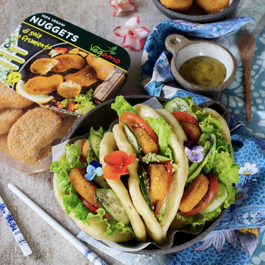 Pane bao al vapore con nuggets di soia e avocado