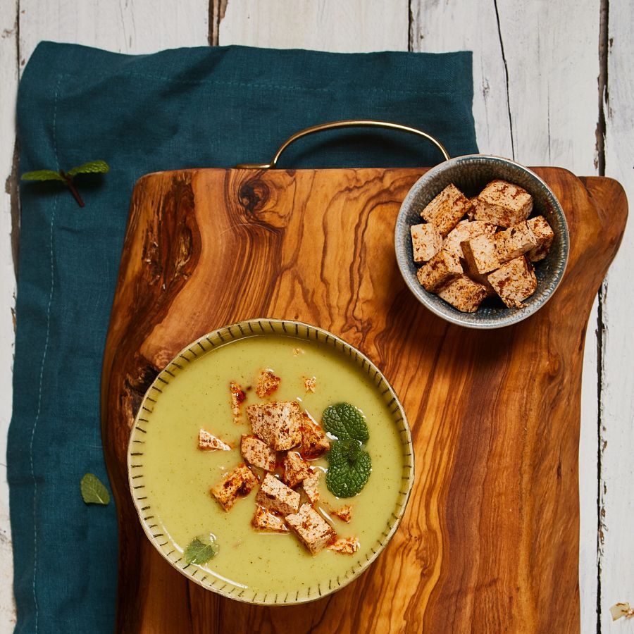 Crema di zucchine con tofu alla paprika e menta