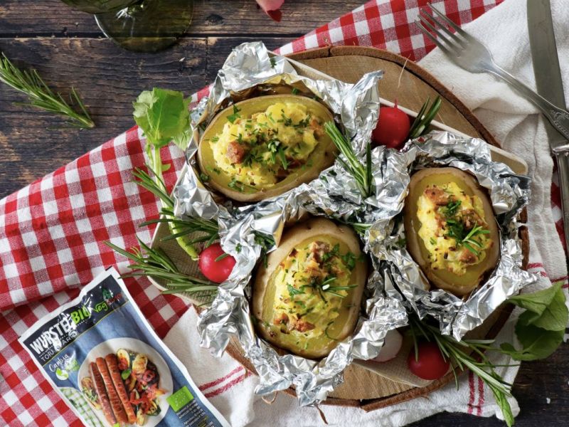 Stuffed potatoes vegane, con wurstel bio e porro