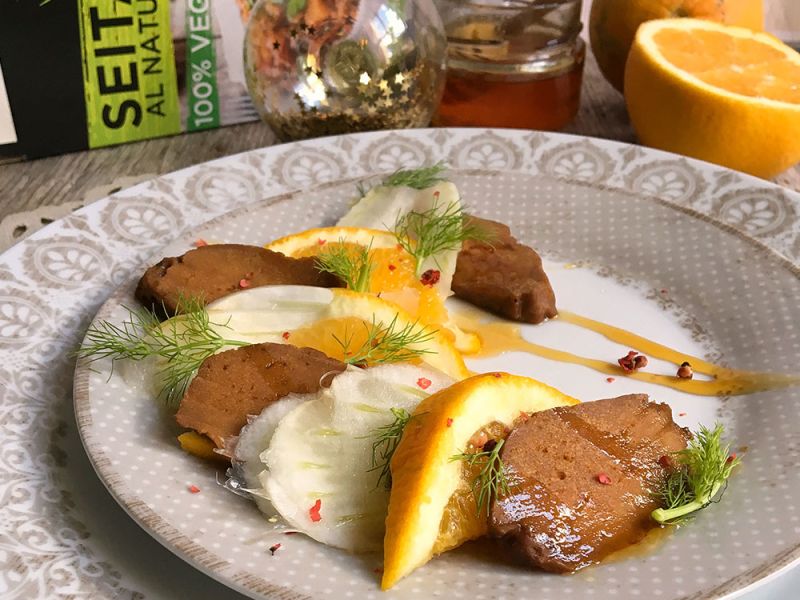 Seitan al miele e pepe rosa con arance e finocchi