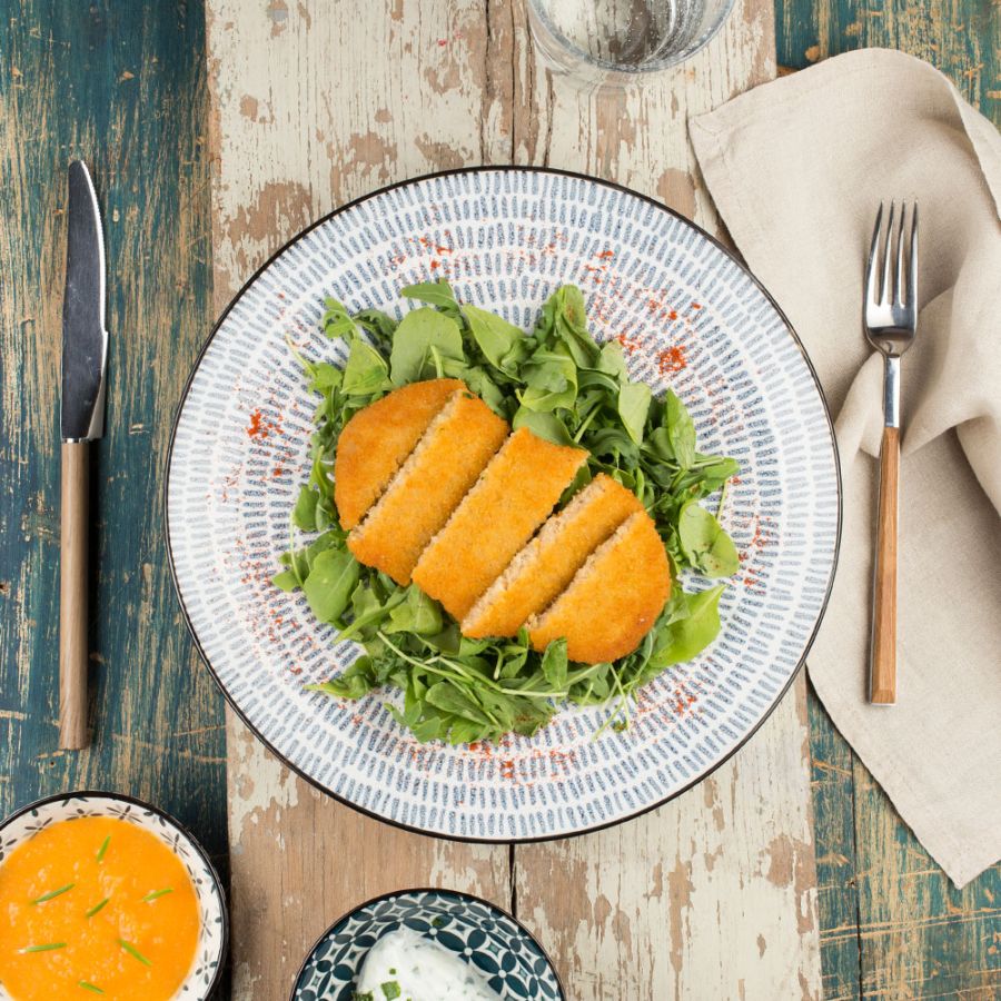 Cotoletta vegana con crema di patate dolci e salsa tzatziki