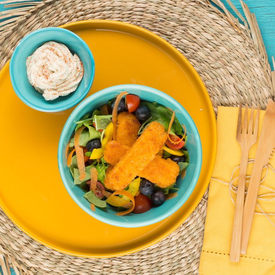 Insalata alla marinara con salsa di hummus