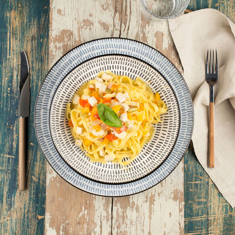 Tagliatelle al ragù di tofu ai 3 peperoni