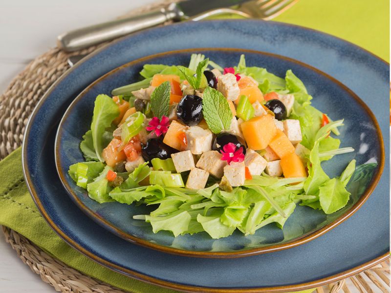 Insalata di tofu, olive e zucca