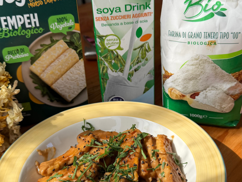 Tempeh glassato con salsa all'aglio
