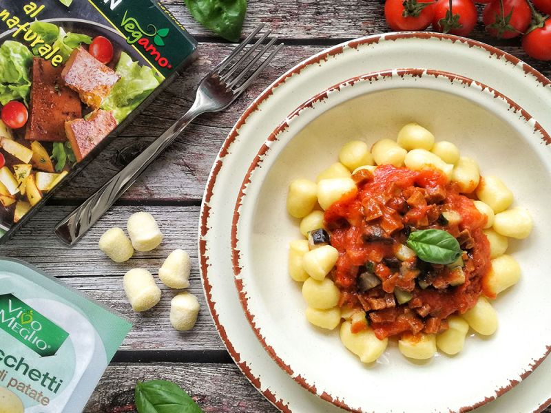 Gnocchi con ragù di seitan e verdure