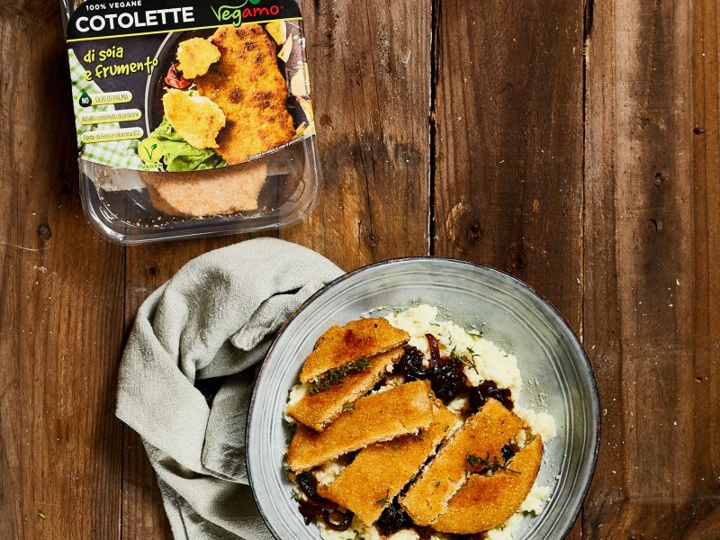 Cotoletta con purè di patate e scalogno caramellato