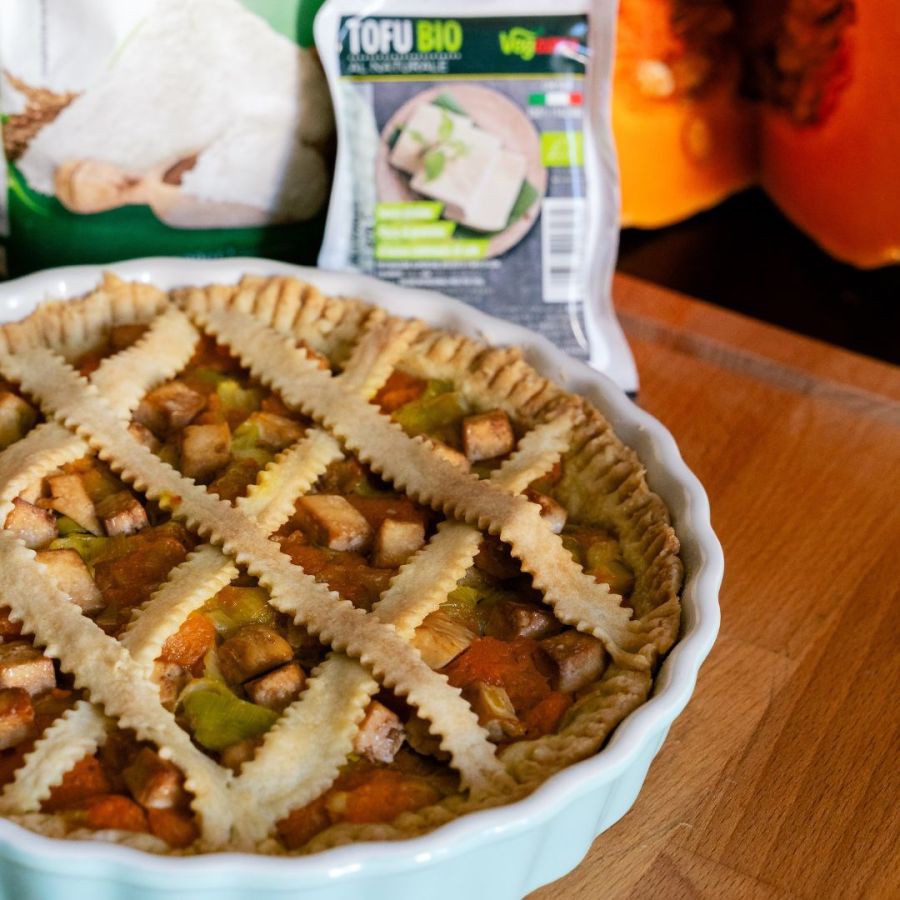 Crostata salata con zucca, porri e tofu marinato