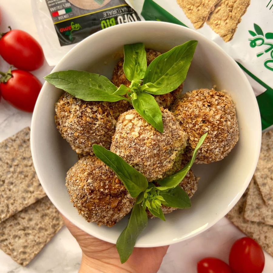 Crocchette vegan di zucchine e tofu, aromatizzate al basilico