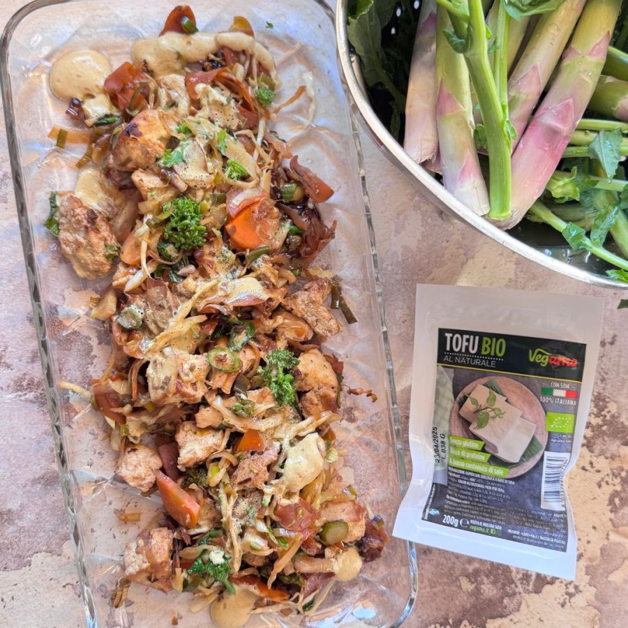 Tofu all'orientale con salsa al curry