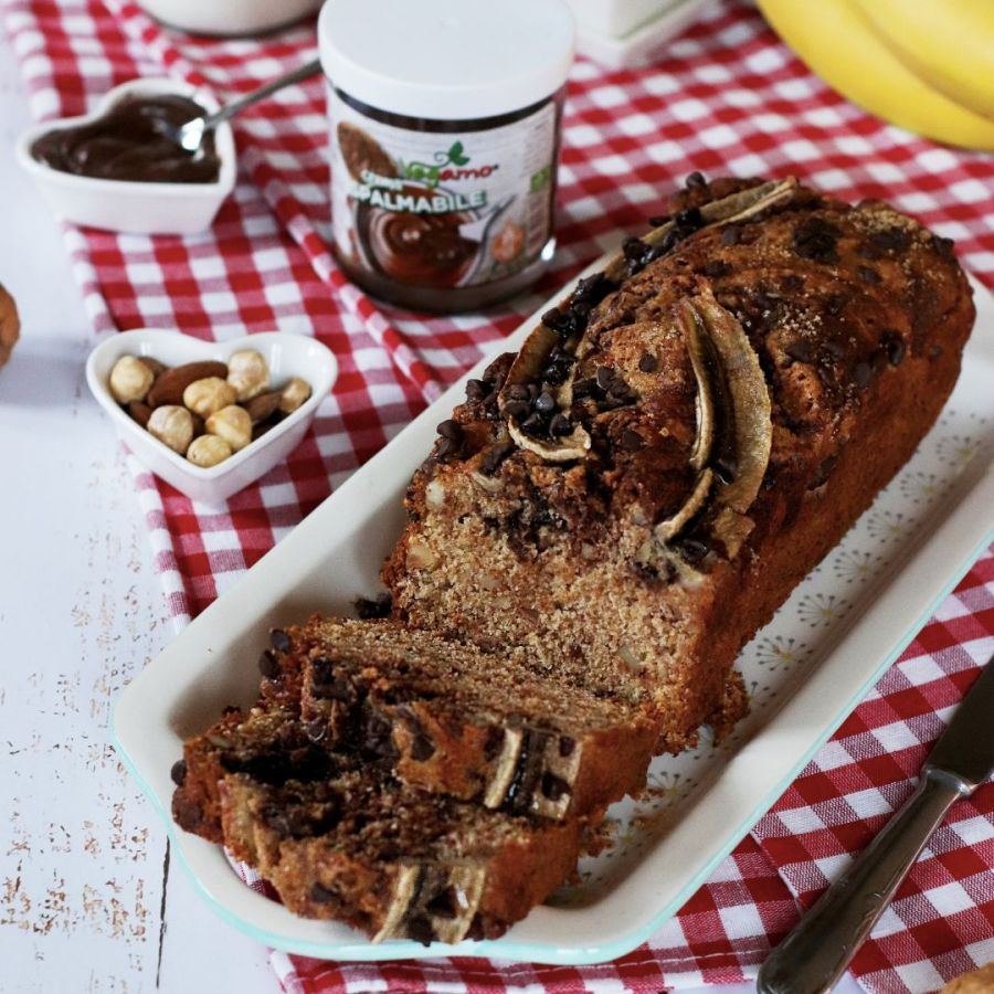 Banana bread vegano, con spalmabile alla nocciola