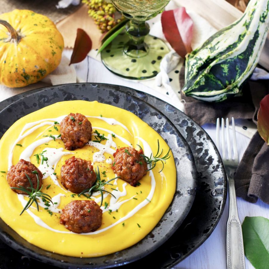 Crema di patate e zucca con polpette Vegamo e taleggio