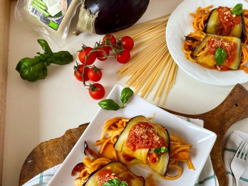 Involtini di melanzane ripieni di Pasta e Tofu al sugo