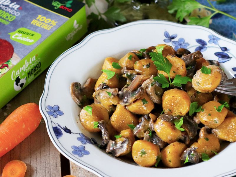 Gnocchi di seitan e carote ai funghi