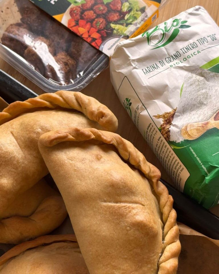 Immagine anteprima ricetta Cornish Pasty vegani con polpette vegetali e verdure
