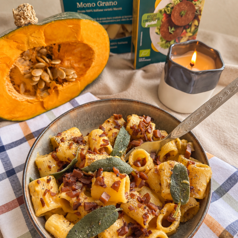 Immagine anteprima ricetta Carbonara autunnale di Zucca, “salsiccia” di Seitan e Salvia croccante