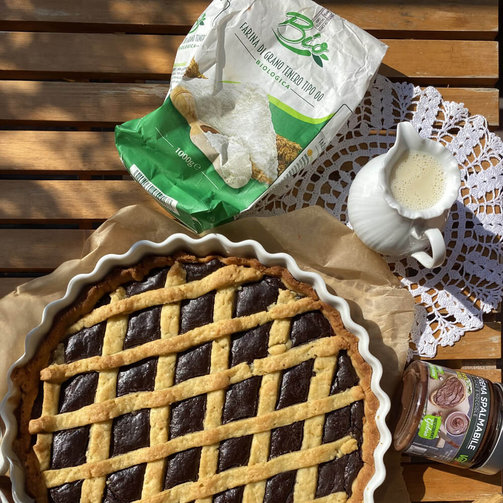 Crostata vegana con crema cacao e nocciole