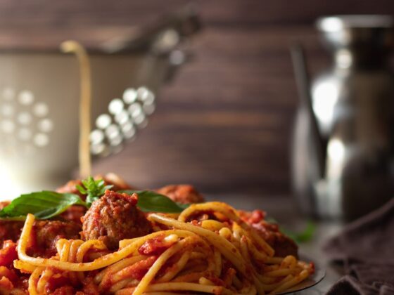 spaghetti con polpette vegetariane, ricetta vegetariana, ricetta 100% vegetariana, Vegamo, polpette soia e frumento