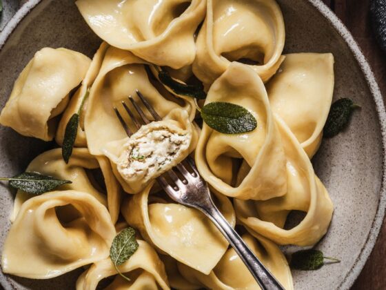 Tortelloni vegani con tofu, erbe aromatiche e limone, Vegamo