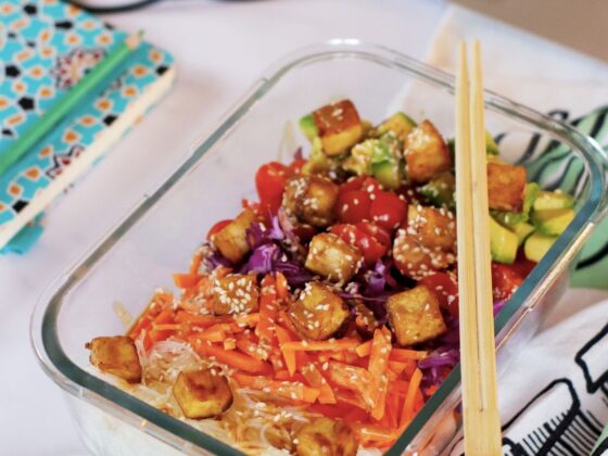 Pocket lunch vegano, tofu salad, insalata di tofu vegana, insalata proteica, insalata vegana e senza glutine, ricetta 100% vegana