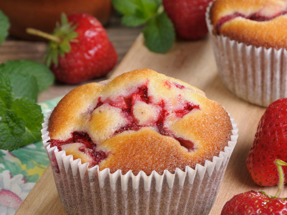 Muffin vegani fragole e rosmarino