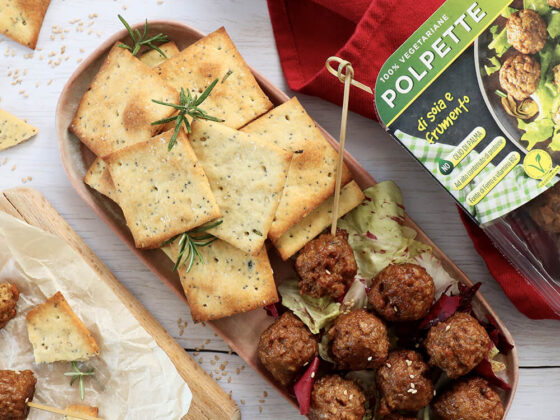 Polpette-di-soia-e-frumento-con-crackers-al-formaggio