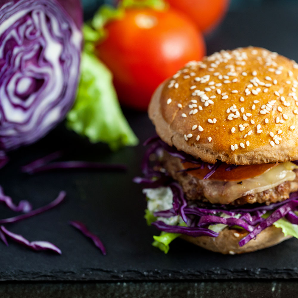 burger con insalata di cavolo cappuccio