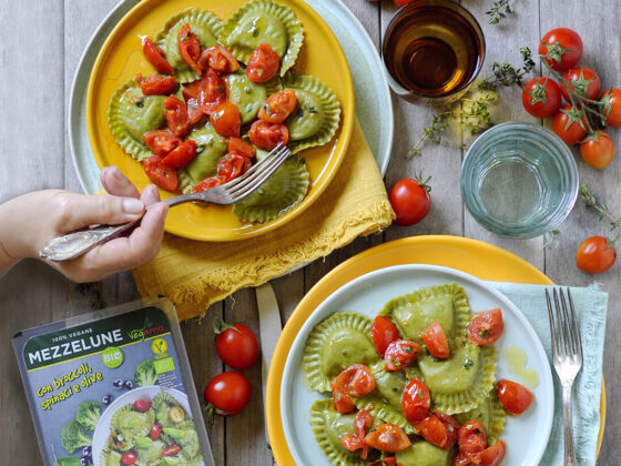 mezzelune-con-sugo-ai-pomodorini-e-timo-fresco